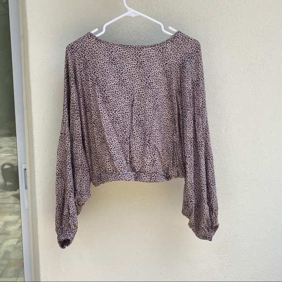 GYPSY ROSE cheetah long sleeve cropped top - Picture 3 of 5